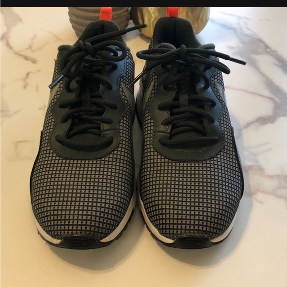 Nike Air Max Hinter Green - Picture 2 of 4